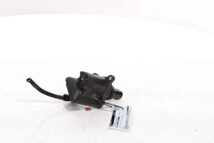 Parking brake motor from a Peugeot 3008 III e-3008 210 73 kWh 2024
