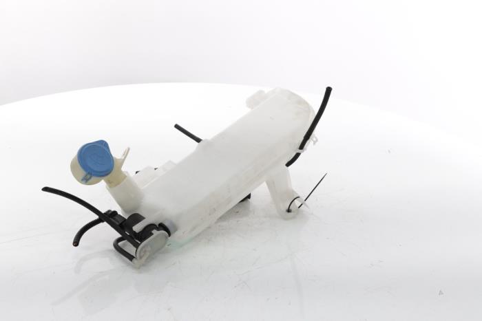 Front windscreen washer reservoir from a Peugeot 3008 III e-3008 210 73 kWh 2024