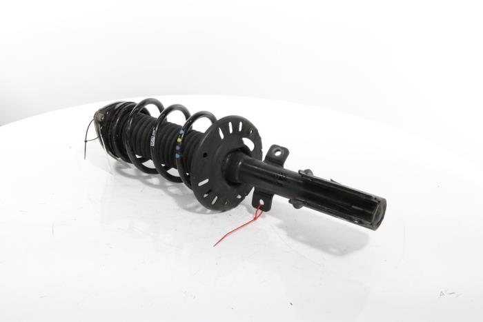 Front shock absorber rod, right from a Peugeot 3008 III e-3008 210 73 kWh 2024