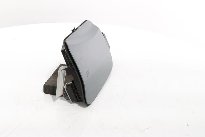 Tank cap cover from a Peugeot 3008 III e-3008 210 73 kWh 2024
