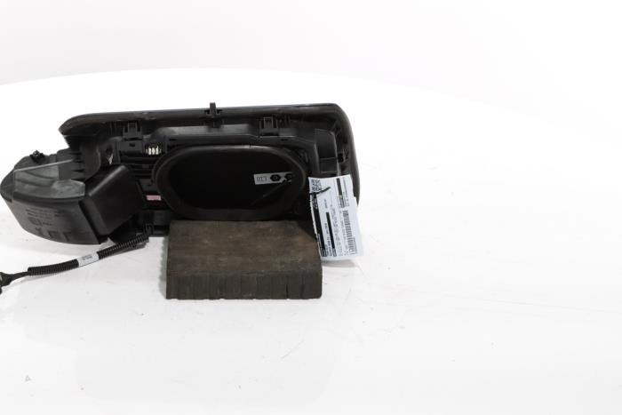 Tank cap cover from a Peugeot 3008 III e-3008 210 73 kWh 2024