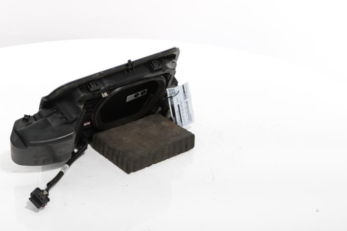 Tank cap cover from a Peugeot 3008 III e-3008 210 73 kWh 2024