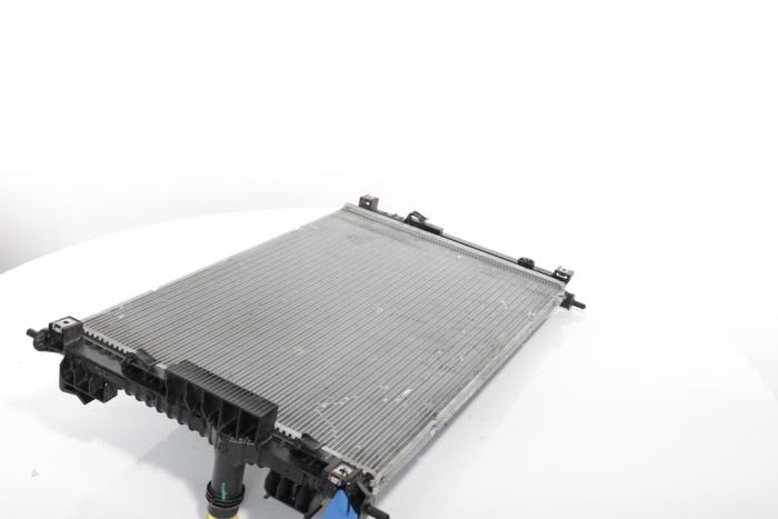 Radiator from a Peugeot 3008 III e-3008 210 73 kWh 2024