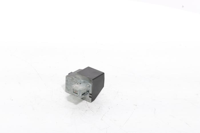 Engine management computer from a Peugeot 3008 III e-3008 210 73 kWh 2024