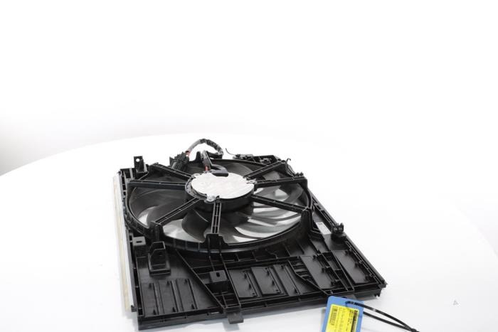 Fan motor from a Peugeot 3008 III e-3008 210 73 kWh 2024