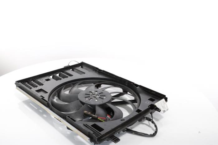 Fan motor from a Peugeot 3008 III e-3008 210 73 kWh 2024