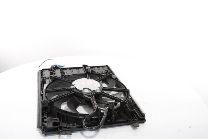 Fan motor from a Peugeot 3008 III e-3008 210 73 kWh 2024