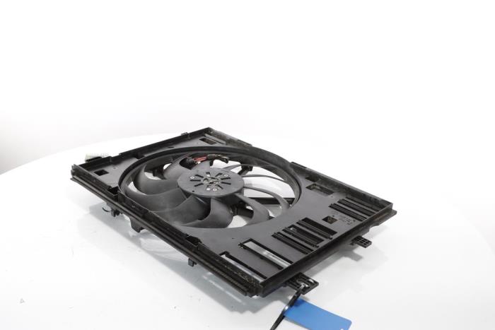 Fan motor from a Peugeot 3008 III e-3008 210 73 kWh 2024