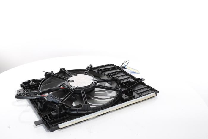 Fan motor from a Peugeot 3008 III e-3008 210 73 kWh 2024