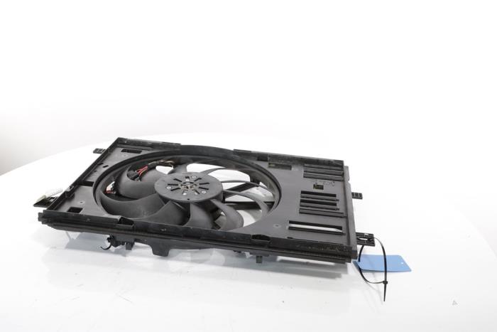 Fan motor from a Peugeot 3008 III e-3008 210 73 kWh 2024