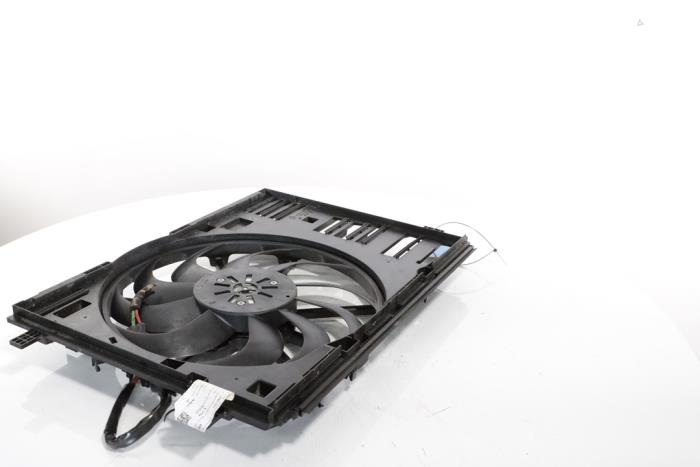 Fan motor from a Peugeot 3008 III e-3008 210 73 kWh 2024