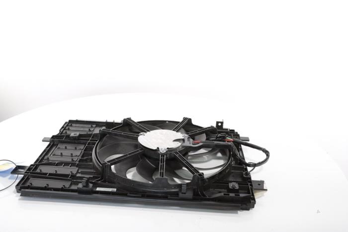 Fan motor from a Peugeot 3008 III e-3008 210 73 kWh 2024