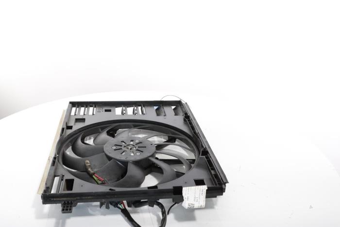 Fan motor from a Peugeot 3008 III e-3008 210 73 kWh 2024