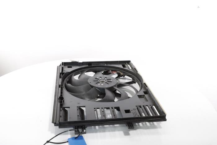 Fan motor from a Peugeot 3008 III e-3008 210 73 kWh 2024