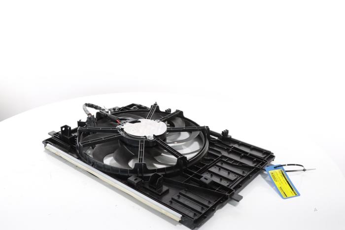 Fan motor from a Peugeot 3008 III e-3008 210 73 kWh 2024