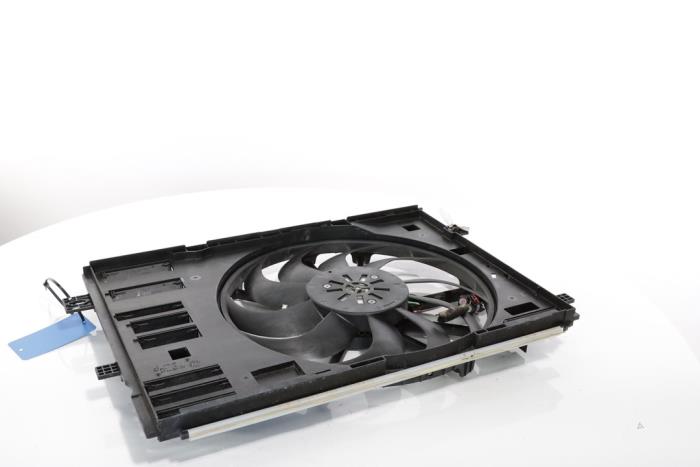 Fan motor from a Peugeot 3008 III e-3008 210 73 kWh 2024