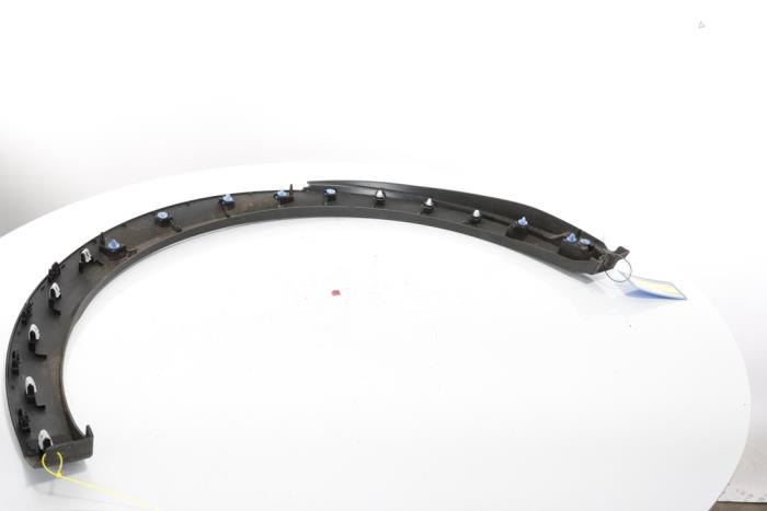 Flared wheel arch from a Peugeot 3008 III e-3008 210 73 kWh 2024