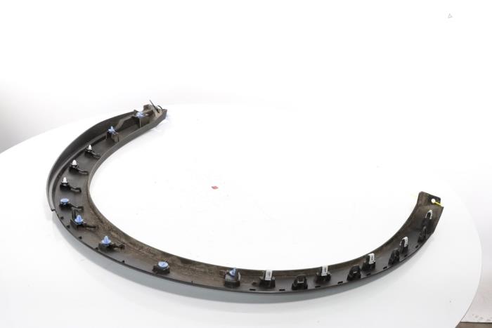 Flared wheel arch from a Peugeot 3008 III e-3008 210 73 kWh 2024