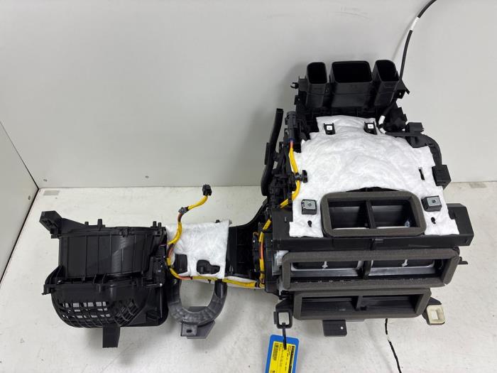 Heater housing from a Peugeot 3008 III e-3008 210 73 kWh 2024