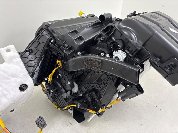 Heater housing from a Peugeot 3008 III e-3008 210 73 kWh 2024