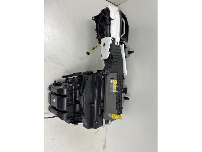 Heater housing from a Peugeot 3008 III e-3008 210 73 kWh 2024