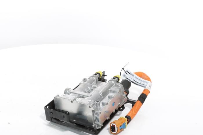 Radiator fluid heating module from a Peugeot 3008 III e-3008 210 73 kWh 2024