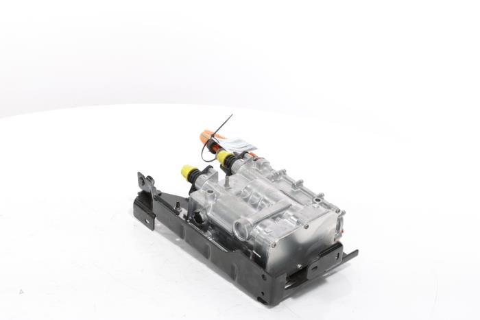 Radiator fluid heating module from a Peugeot 3008 III e-3008 210 73 kWh 2024