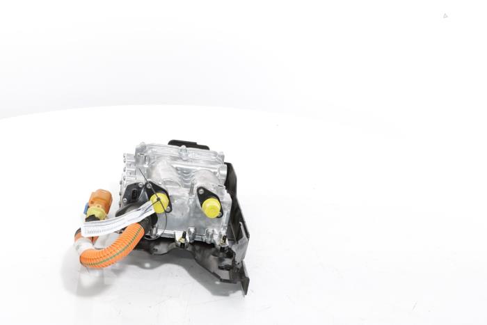 Radiator fluid heating module from a Peugeot 3008 III e-3008 210 73 kWh 2024