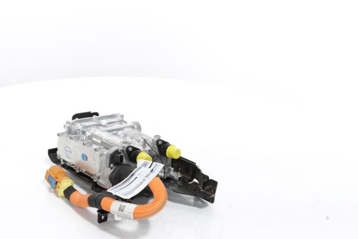 Radiator fluid heating module from a Peugeot 3008 III e-3008 210 73 kWh 2024