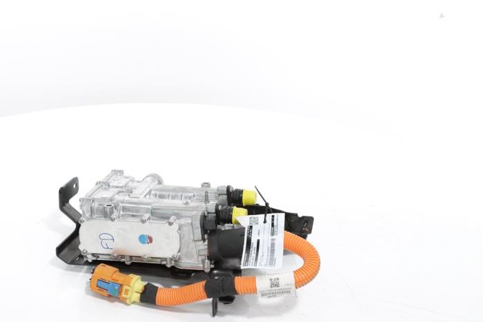 Radiator fluid heating module from a Peugeot 3008 III e-3008 210 73 kWh 2024