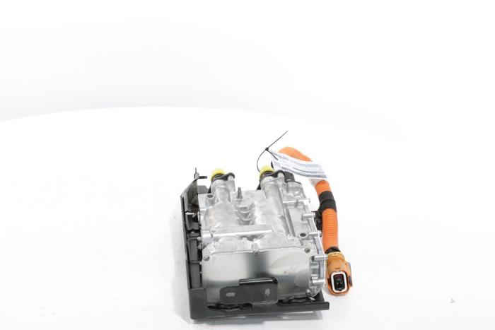 Radiator fluid heating module from a Peugeot 3008 III e-3008 210 73 kWh 2024
