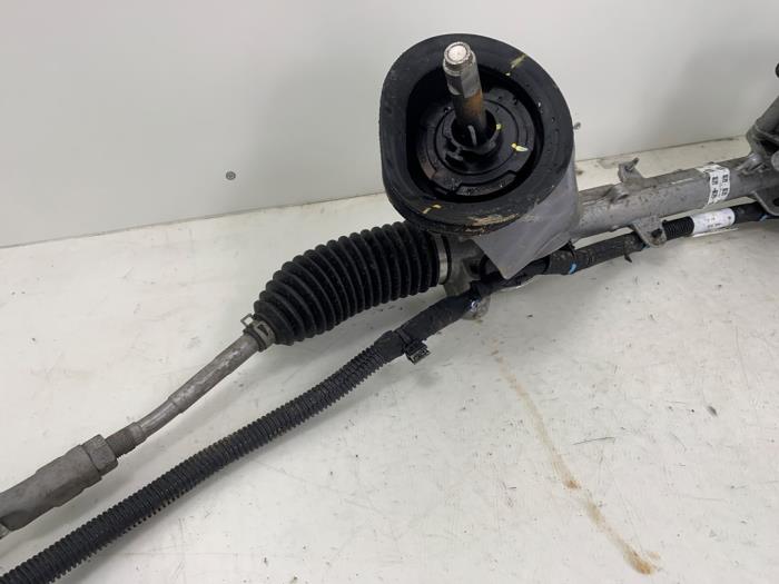 Steering box from a Peugeot 3008 III e-3008 210 73 kWh 2024