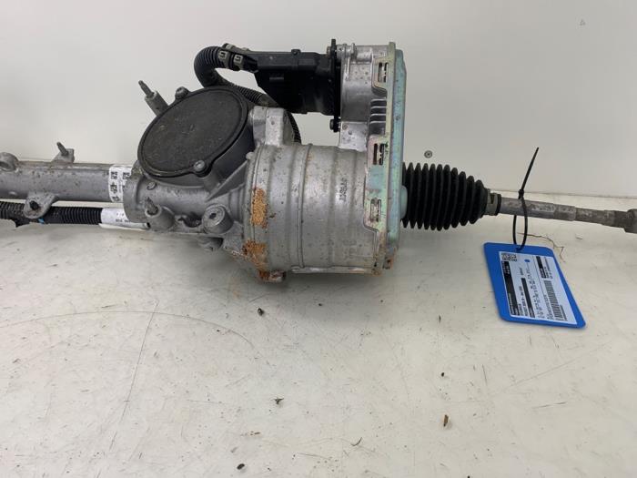 Steering box from a Peugeot 3008 III e-3008 210 73 kWh 2024