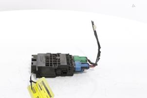 Used Fuse box Renault Laguna III Estate (KT) 2.0 dCi 16V 130 Price € 50,00 Margin scheme offered by Snuverink Autodemontage