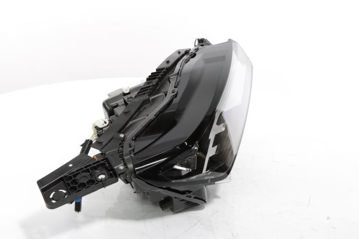 Headlight, right from a Peugeot 3008 III e-3008 210 73 kWh 2024