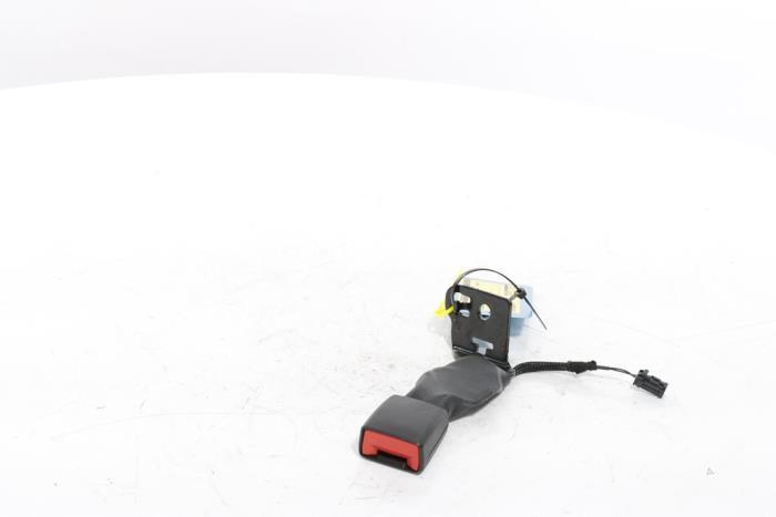Rear seatbelt buckle, left from a Peugeot 3008 III e-3008 210 73 kWh 2024