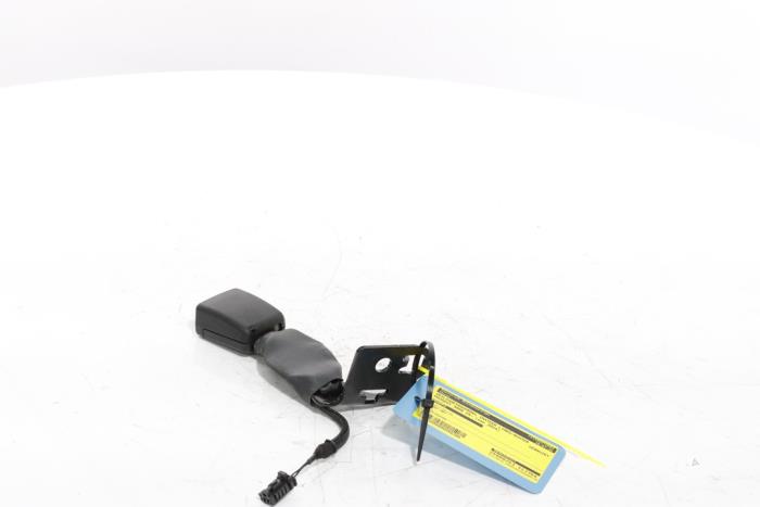 Rear seatbelt buckle, left from a Peugeot 3008 III e-3008 210 73 kWh 2024
