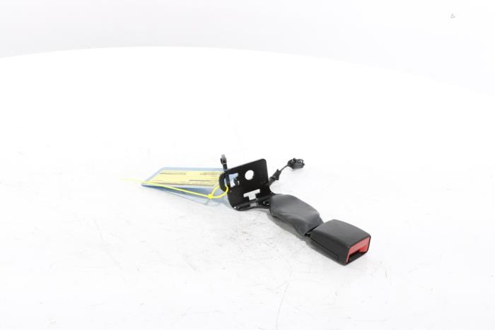 Rear seatbelt buckle, left from a Peugeot 3008 III e-3008 210 73 kWh 2024