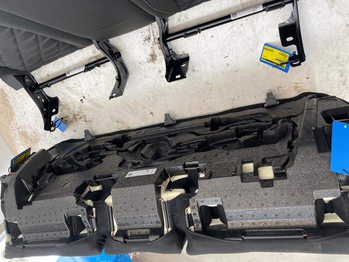 Rear bench seat from a Peugeot 3008 III e-3008 210 73 kWh 2024
