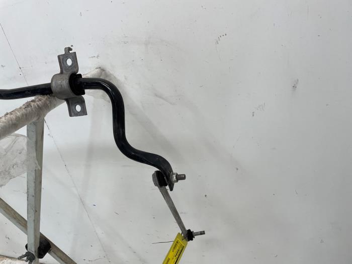 Främre krängningshämmare från en Renault Scenic E-Tech Electric (RCB) EV60 2024