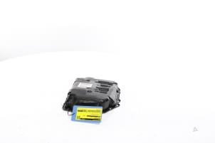 Usados Tapa de distribución Peugeot 3008 II (M4/MC/MJ/MR) 1.2 12V e-THP PureTech 130 Precio € 75,00 Norma de margen ofrecido por Snuverink Autodemontage