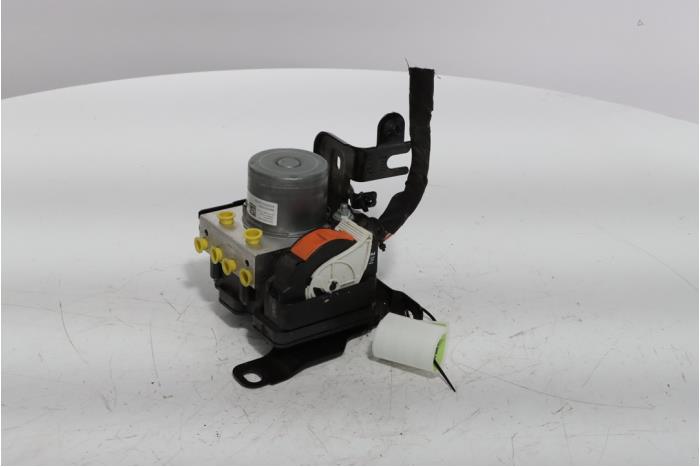 Begagnade ABS-pump Opel Combo Cargo 1.5 CDTI 100 Pris € 338,80 Inklusive moms erbjuds av Snuverink Autodemontage