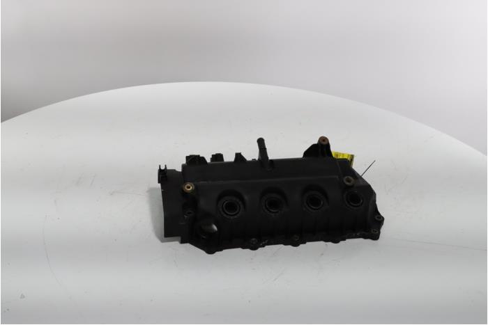 Ventildeckel van een Renault Twingo II (CN) 1.2 16V 2013