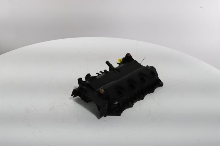 Ventildeckel van een Renault Twingo II (CN) 1.2 16V 2013
