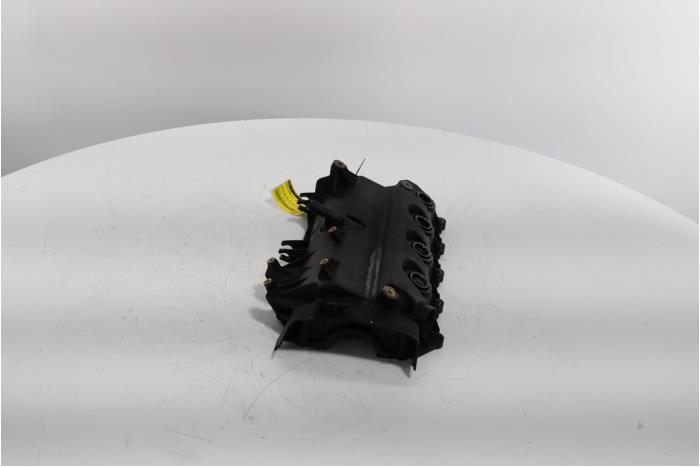 Ventildeckel van een Renault Twingo II (CN) 1.2 16V 2013