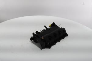 Ventildeckel van een Renault Twingo II (CN) 1.2 16V 2013