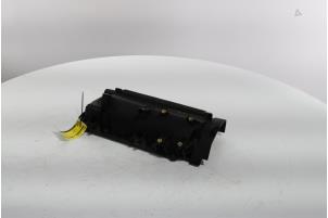 Ventildeckel van een Renault Twingo II (CN) 1.2 16V 2013