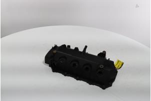 Ventildeckel van een Renault Twingo II (CN) 1.2 16V 2013
