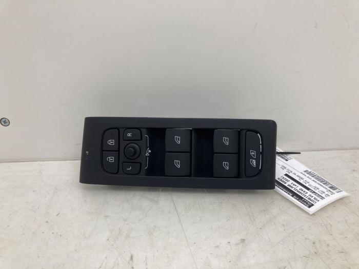 Usados Interruptor combinado de ventanillas Volvo EX40 (XZ) Single Motor Extended Range 82 kWh Precio € 72,60 IVA incluido ofrecido por Snuverink Autodemontage