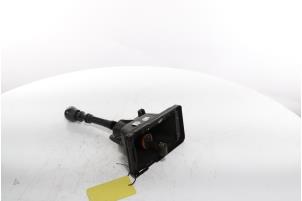 Usados Palanca de cambios Renault Twingo II (CN) 1.2 16V Precio € 100,00 Norma de margen ofrecido por Snuverink Autodemontage